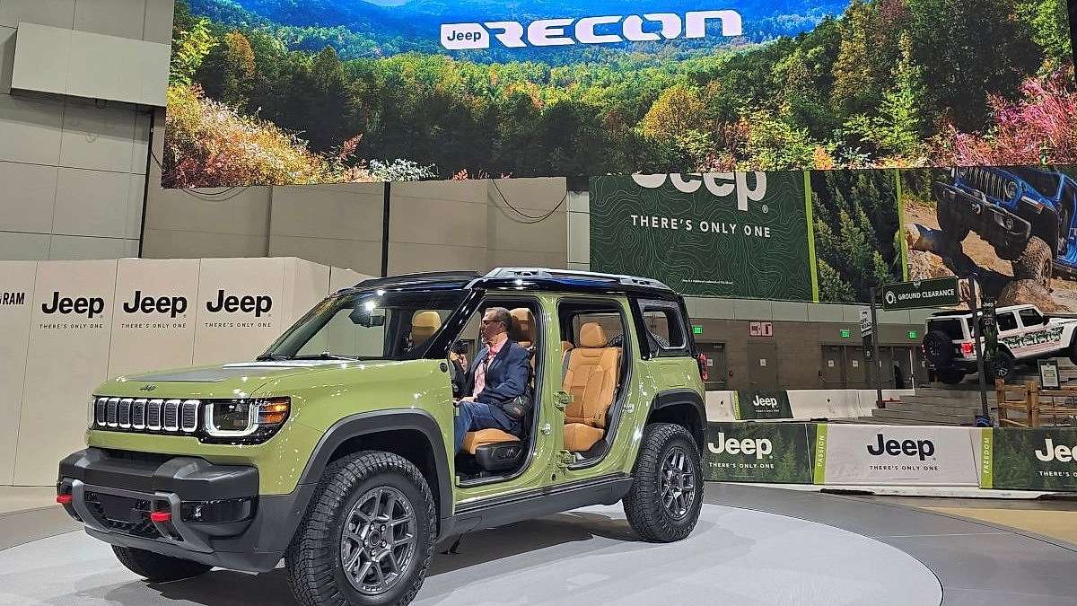 Jeep Hopes to Boost Sales with Gas-Powered Recon