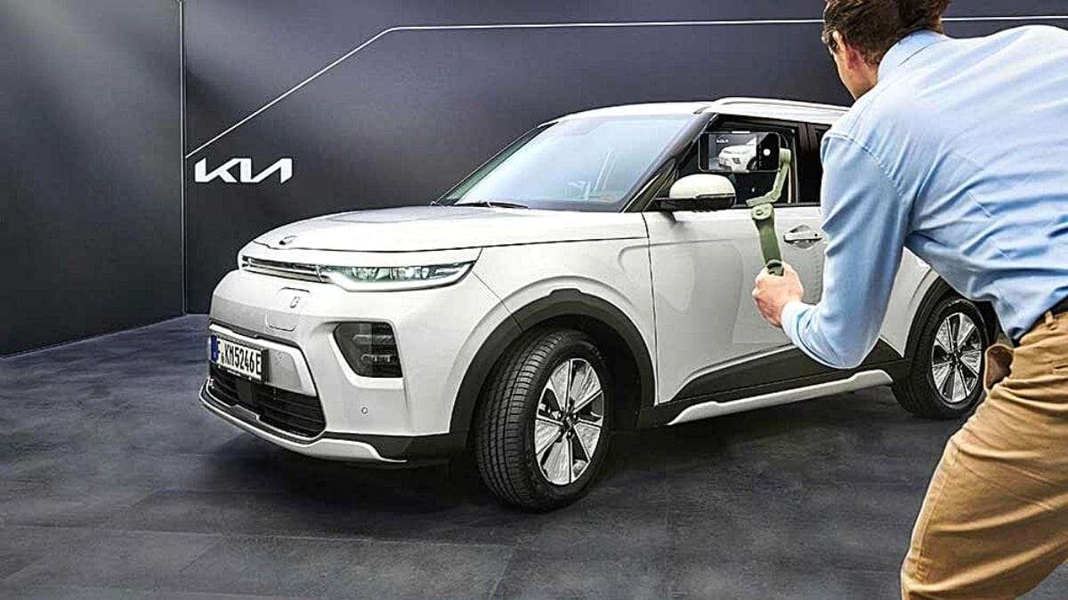 KIA Extends EV Showroom Hours Until 10PM Due To High Demand