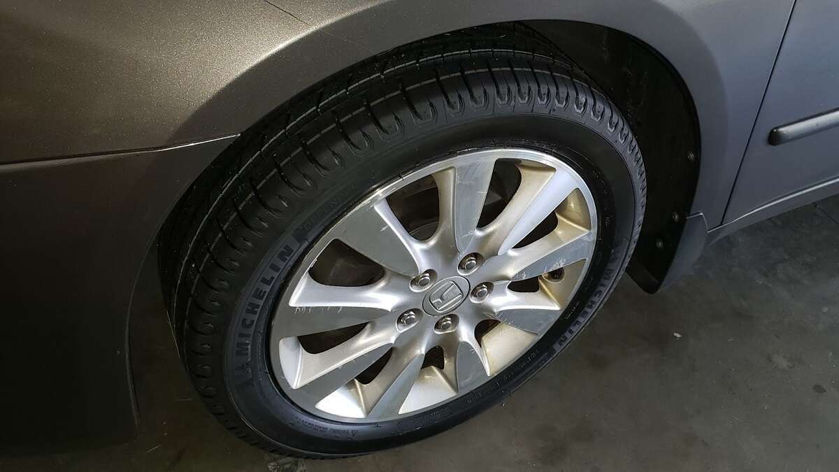 Image of Michelin Defender2 tires by John Goreham