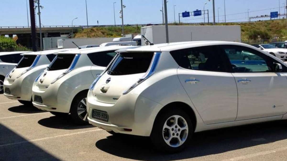 3 nissan leafs parked
