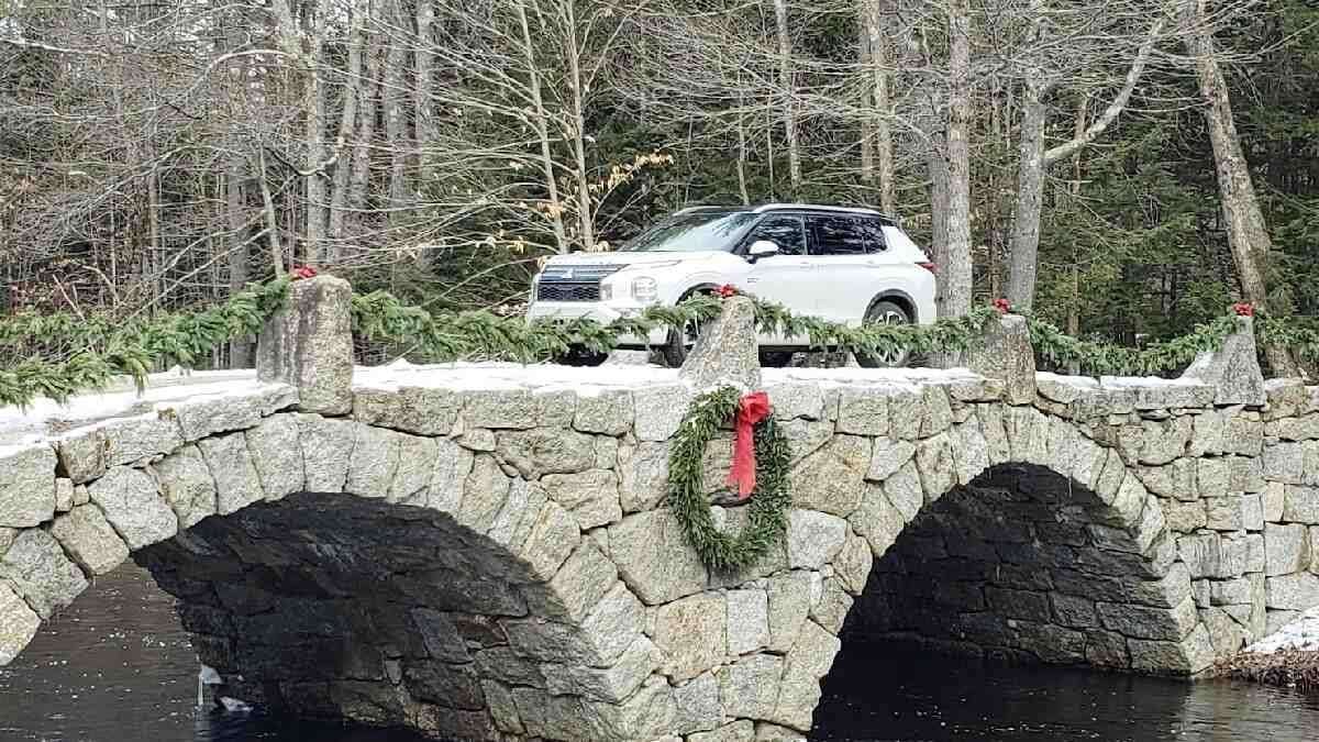 Image of the 2023 Mitsubishi Outlander PHEV by John Goreham