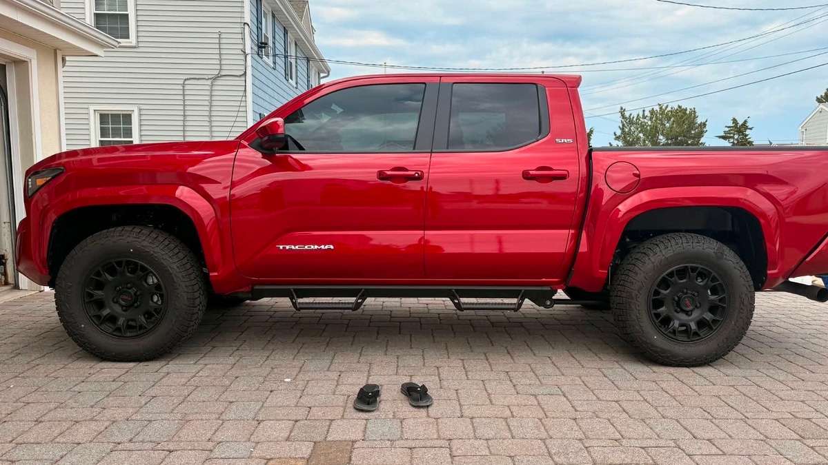35 Years and 17 Trucks Without This Defect Ended When a 2025 Tacoma Handle Snapped