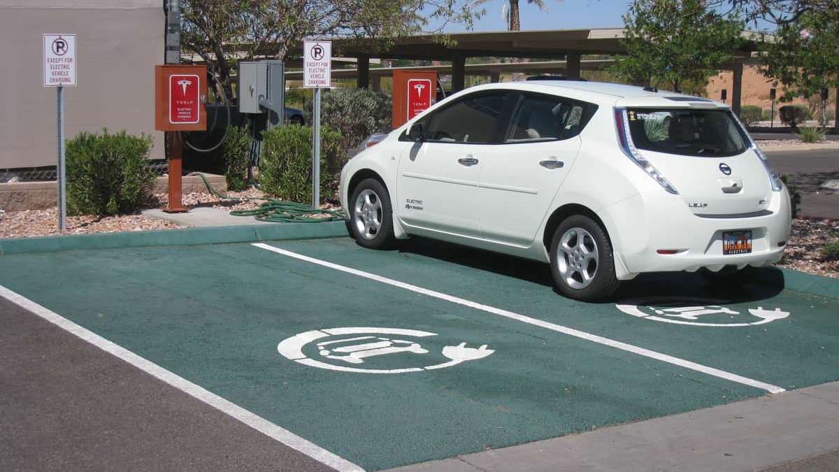 Plugshare App: how to find free EV charging stations near you