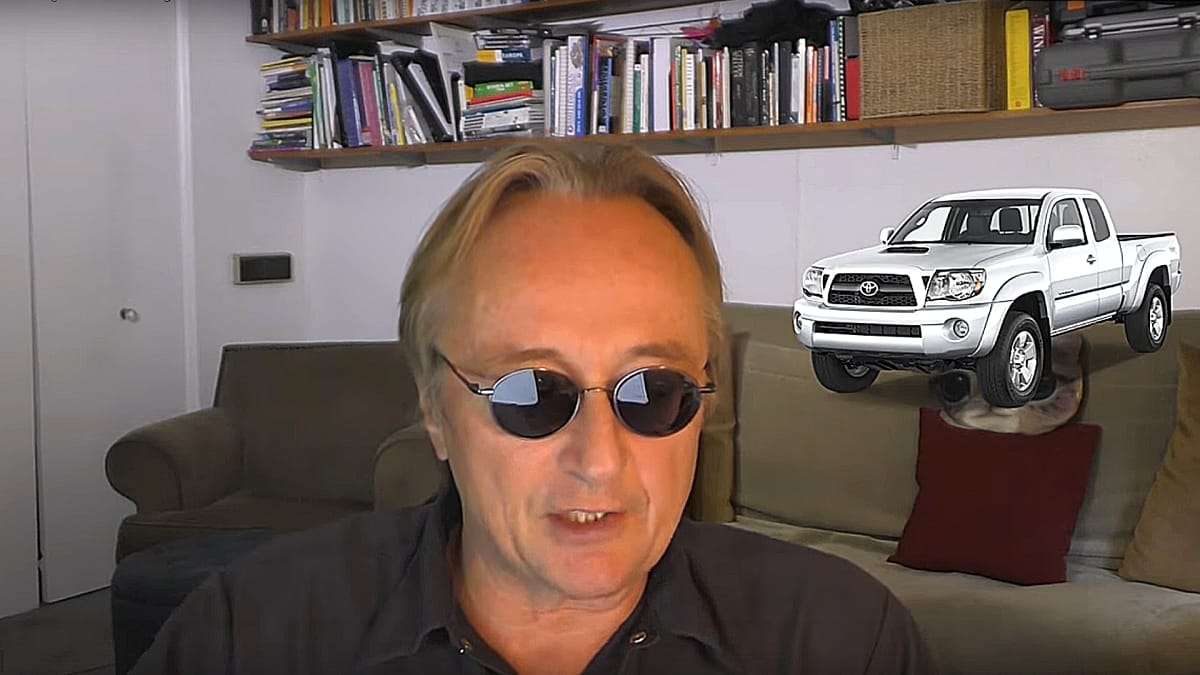 Scotty Kilmer discussing Toyota Tacoma 4-cylinder vs 6-cylinder engines