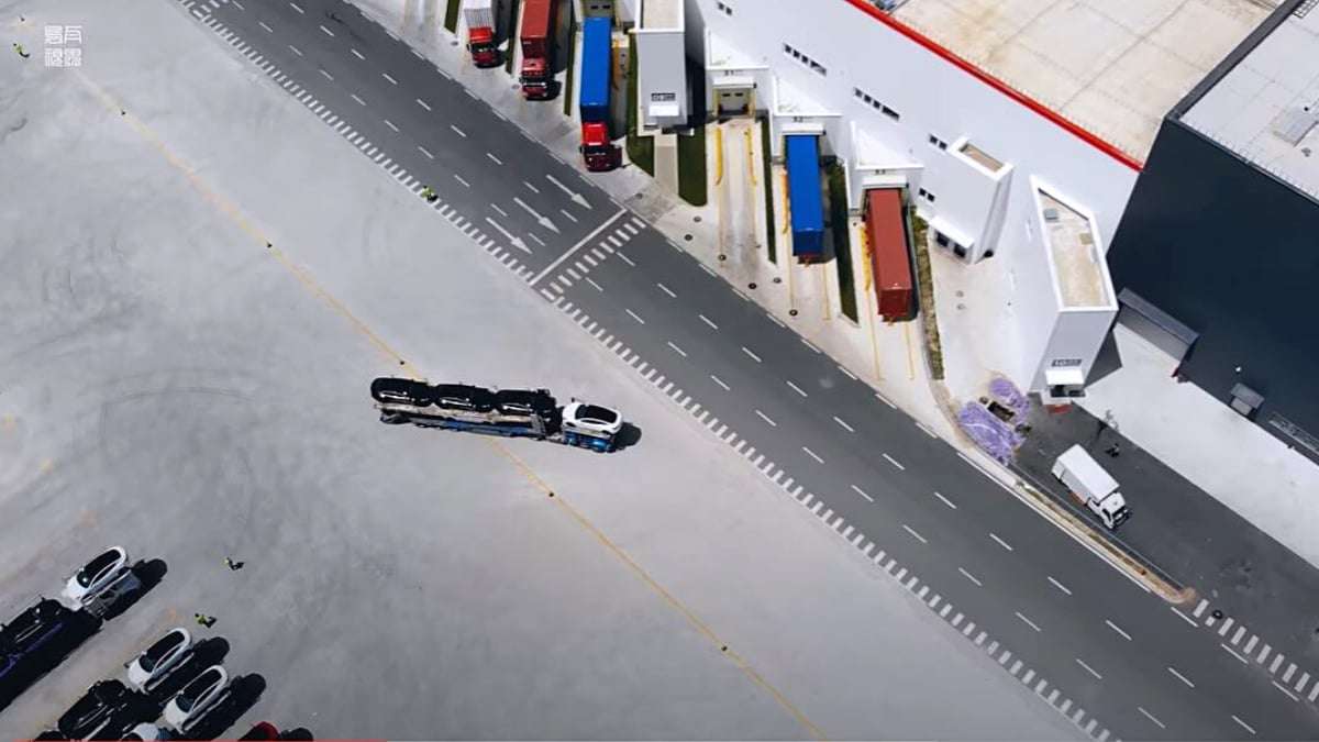 Tesla delivering RWD Long Range Model 3 from Giga Shanghai