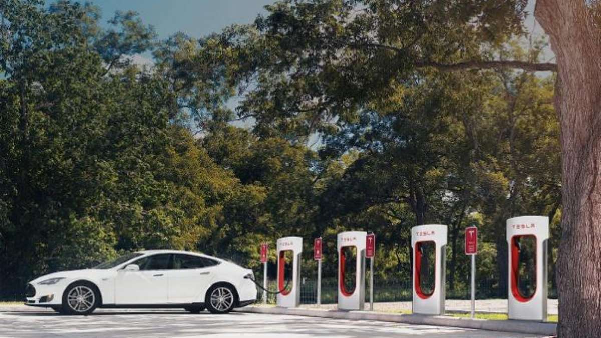 Tesla Model S Charing at Super Charger