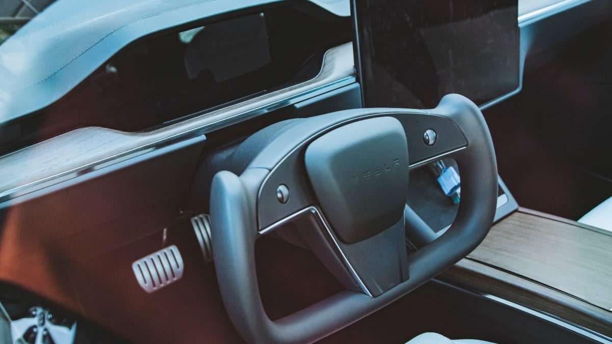 Tesla Yoke Steering Wheel