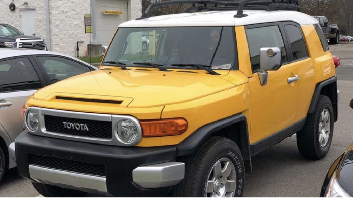 Toyota FJ Cruiser Sun Fusion Yellow front end profile view