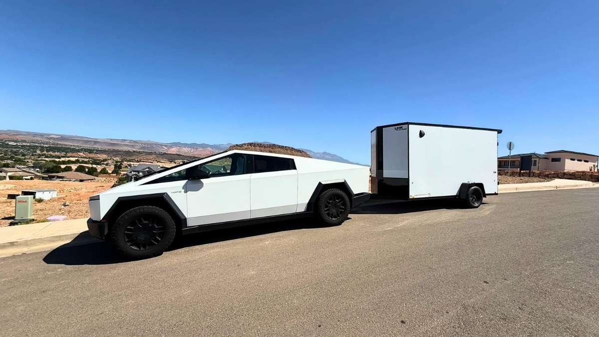 Tesla Cybertruck Owners Call for More Convenient Charging Options While Towing – One Owner Says, “Tesla Should Offer an Extension Cord or Build Pull-Through Stalls at Every Supercharger Station”