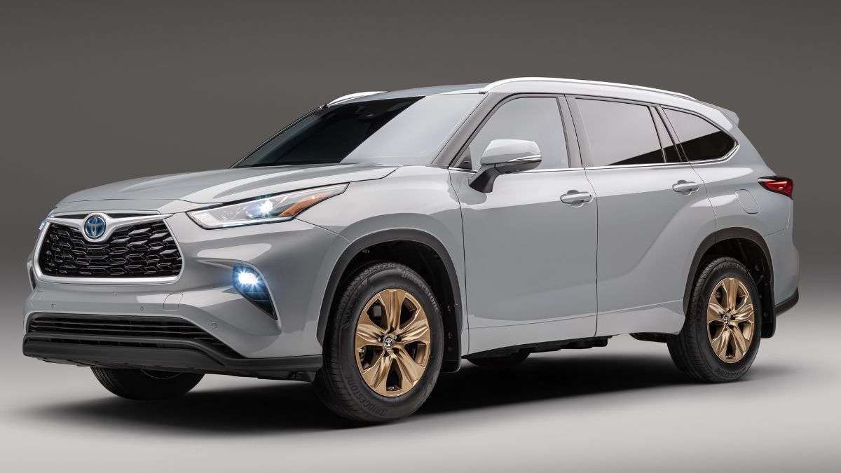 Why Are Owners Hating On the 2022 Toyota Highlander’s Wireless Phone Charger