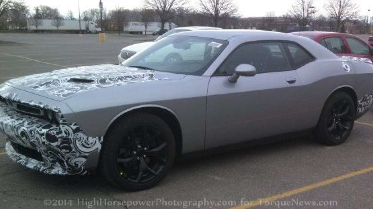 2015 challenger sxt side