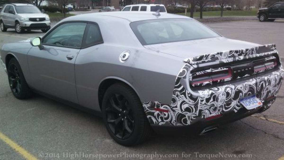 2015 challenger sxt rear