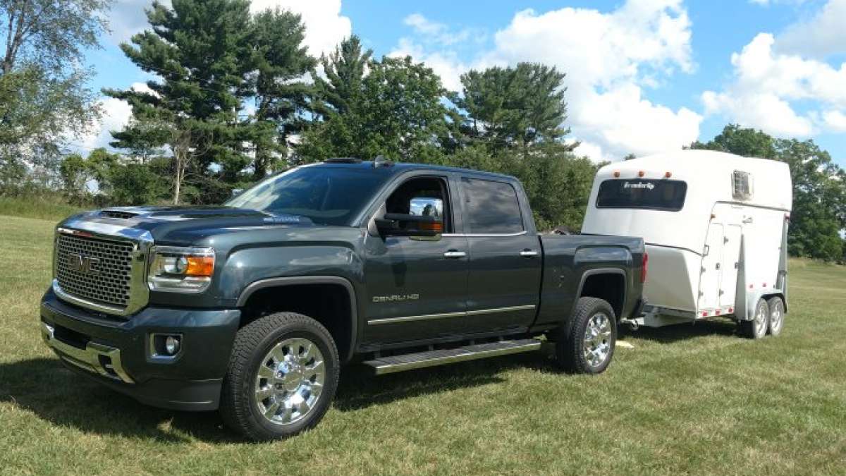 Seirra 2500 Denali with the horse trailer