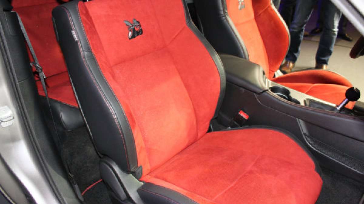 2015 challenger scat pack seats