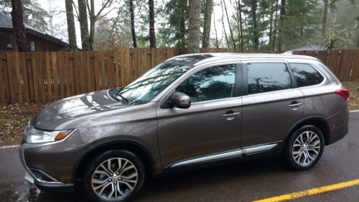 2017_Mitsubishi_Outlander