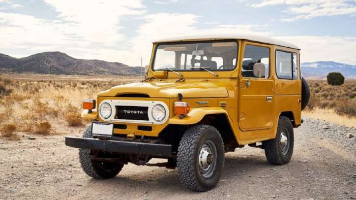 1977 Toyota Land Cruiser yellow front end