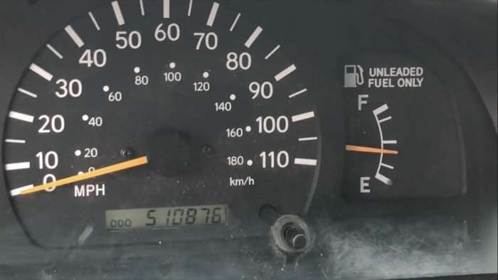 1999 Toyota Tacoma odometer Toyota Tacoma with 500,000 miles
