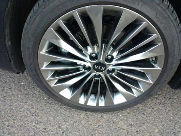 Kia_Cadenza_Wheel