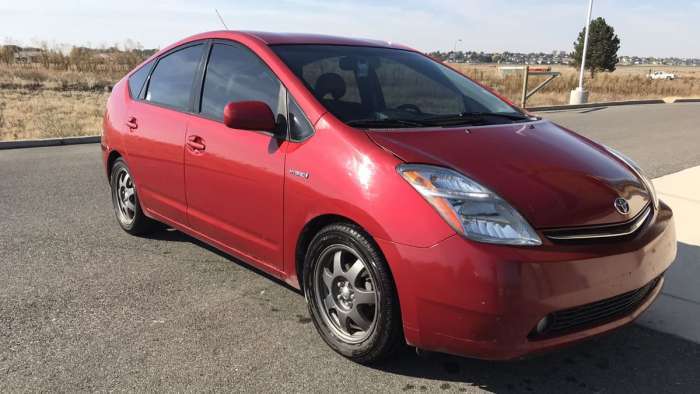 cheap red 2007 toyota prius up for sale for $3700 cost 1000 dollars