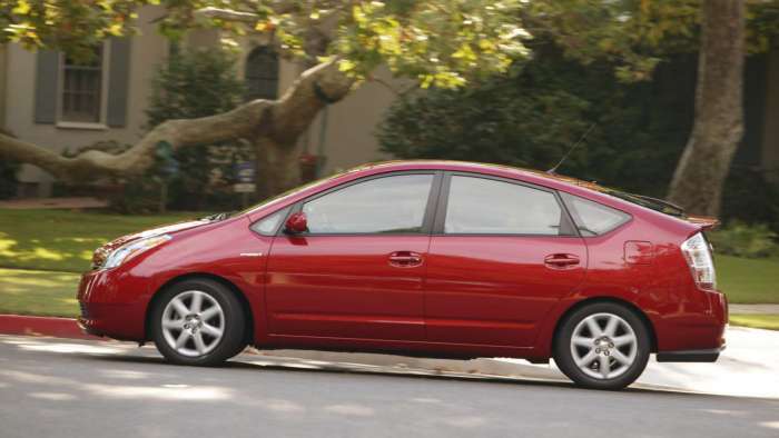 2007 Toyota Prius touring edition red color