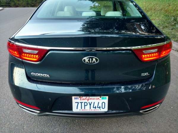 2017_Kia_Cadenza_Rear_View_McCants