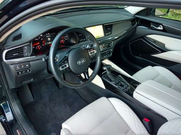 2017_Kia_Cadenza_Interior_McCants