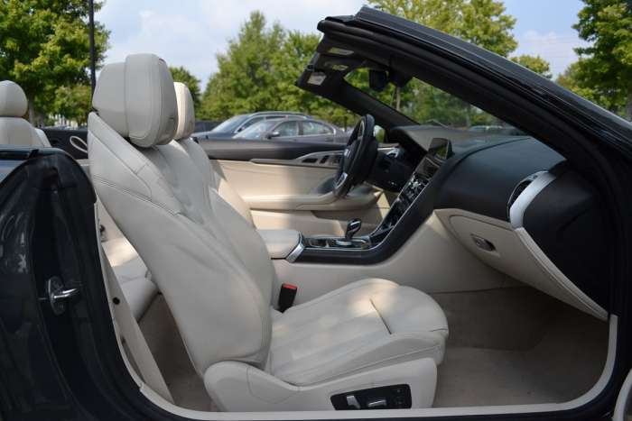 2019 BMW M850i xDrive Convertible front seats