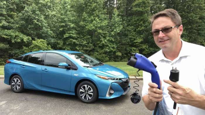 2019 Toyota PRius Prime Blue Magnetism explained by Youtuber ToyotaJeff of Torque News