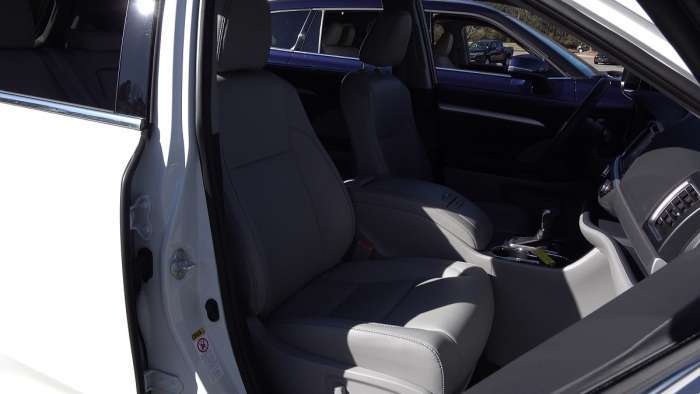 2019 Toyota Highlander XLE front seats