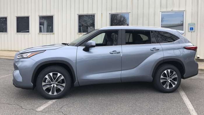 2021 Toyota Highlander Limited Moon Dust profile view