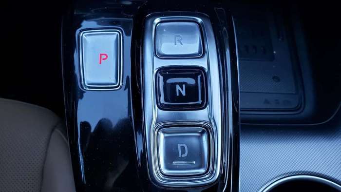 2020 Hyundai Sonata has buttons instead of a fear lever