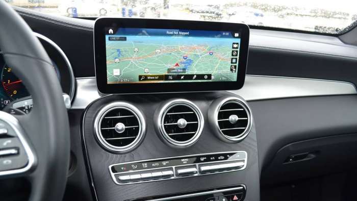 2020 Mercedes GLC 300 4MATIC Coupe designo cardinal red metallic infotainment screen