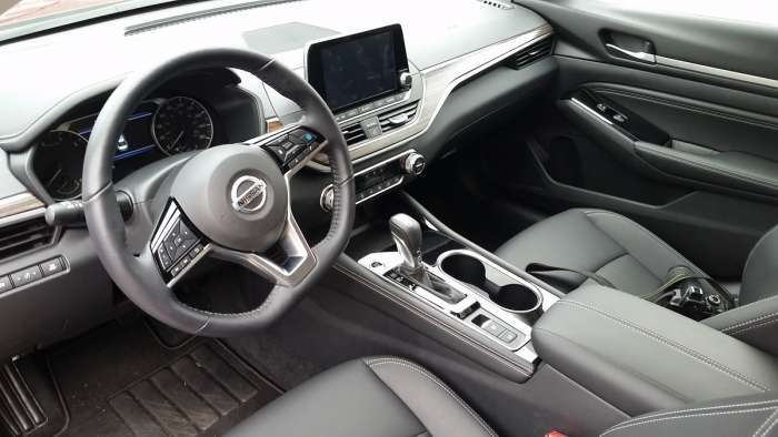 2020 Nissan Altima Platinum front interior