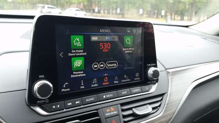 2020 Nissan Altima Platinum infotainment system