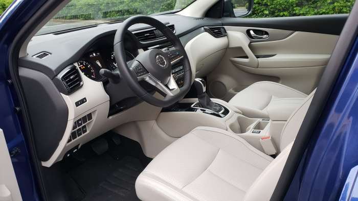 2020 Nissan Rogue Sport front driving seats
