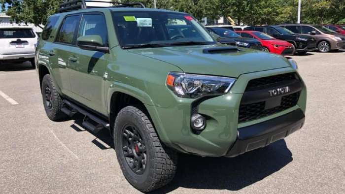 2020 Toyota 4Runner TRD Pro Army Green front end