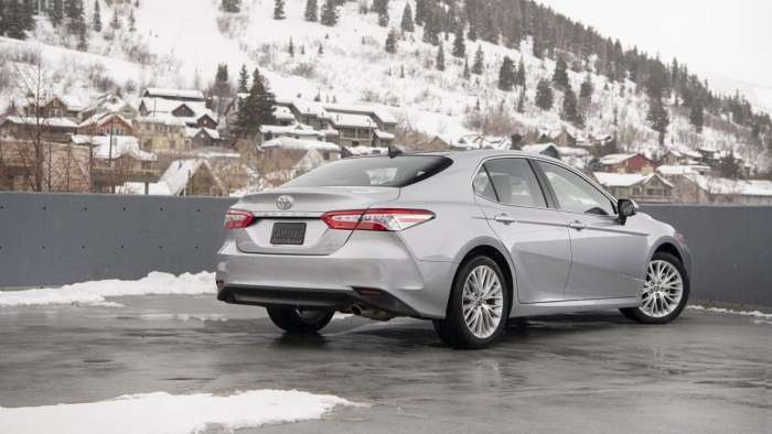 2020 Toyota Camry AWD XLE Celestial Silver rear end profile