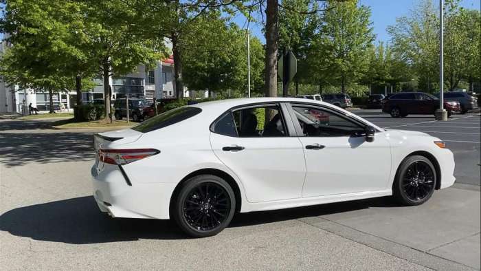2020 Toyota Camry SE Nightshade Super White profile and back end