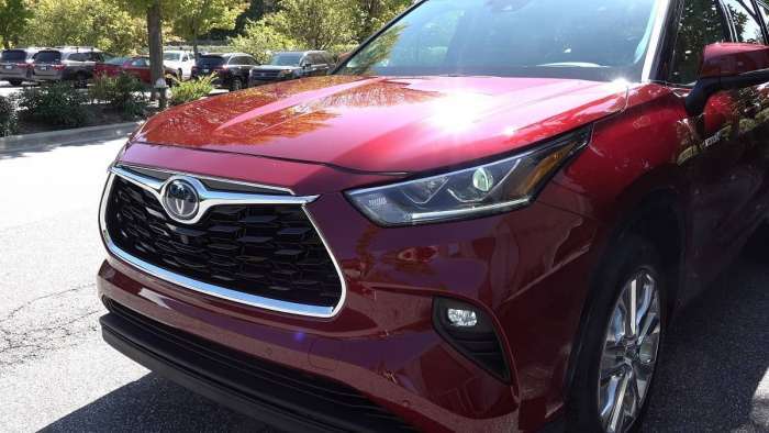 2020 Toyota Highlander Limited Hybrid Ruby Flare Pearl front end