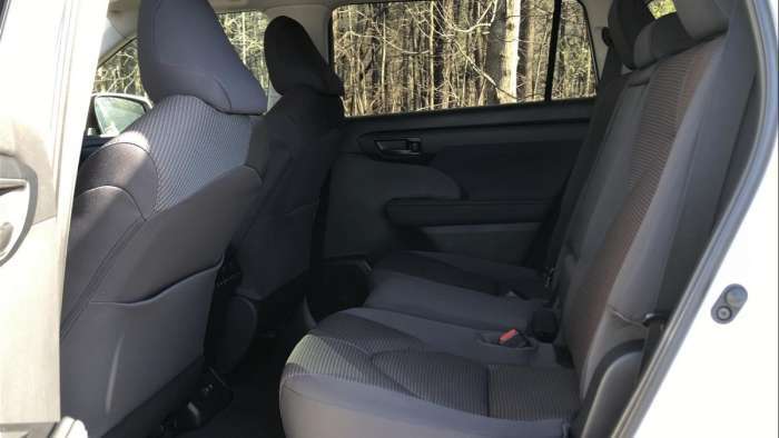 2020 Toyota Highlander LE second row seats black interior