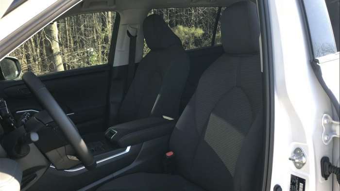 2020 Toyota Highlander LE front seats black interior