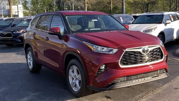 2020 Toyota Highlander Ruby Flare Pearl front end