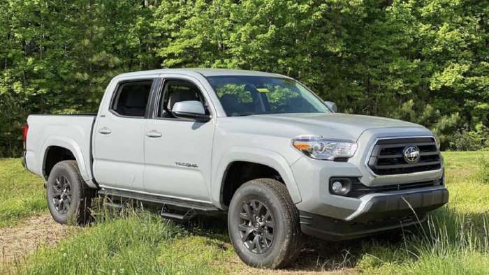 2020 Toyota Tacoma SR5 Cement profile and front end