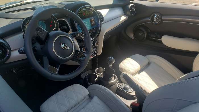 2022 Mini Cooper S Hard Top interior