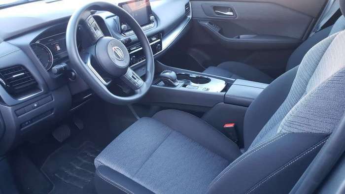 2021 Nissan Rogue SV front seats