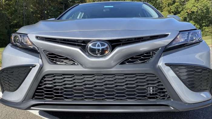 2021 Toyota Camry SE Celestial Silver front end front grille