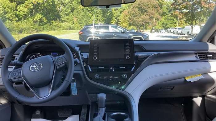 2021 Toyota Camry SE interior multimedia