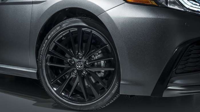 2021 Toyota Camry XSE Hybrid 19-inch alloy wheels