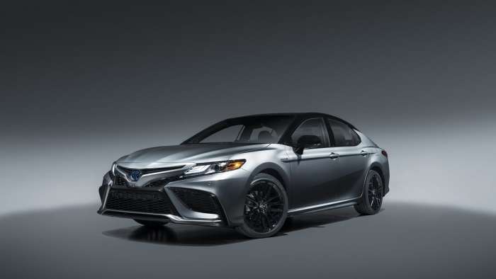 2021 Toyota Camry XSE Hybrid profile view front end
