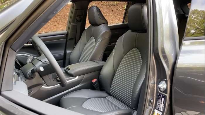 2021 Toyota Highlander XSE interior front seats black seats